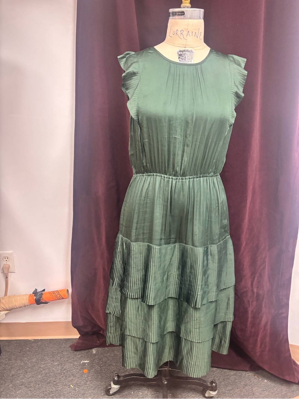 Banana Republic sz14 Sleeveless Green Tiered Pleated Dress